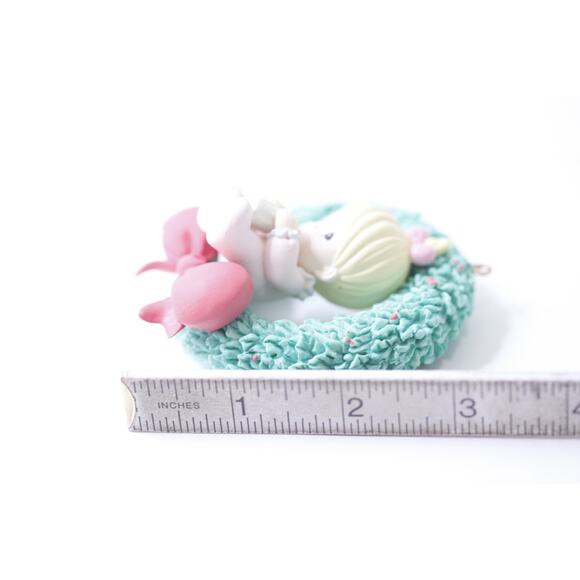 1999, Precious Moments, Baby In Wreath, Hallmark, Ornament, Christmas, Vintage, - Picture 3 of 3